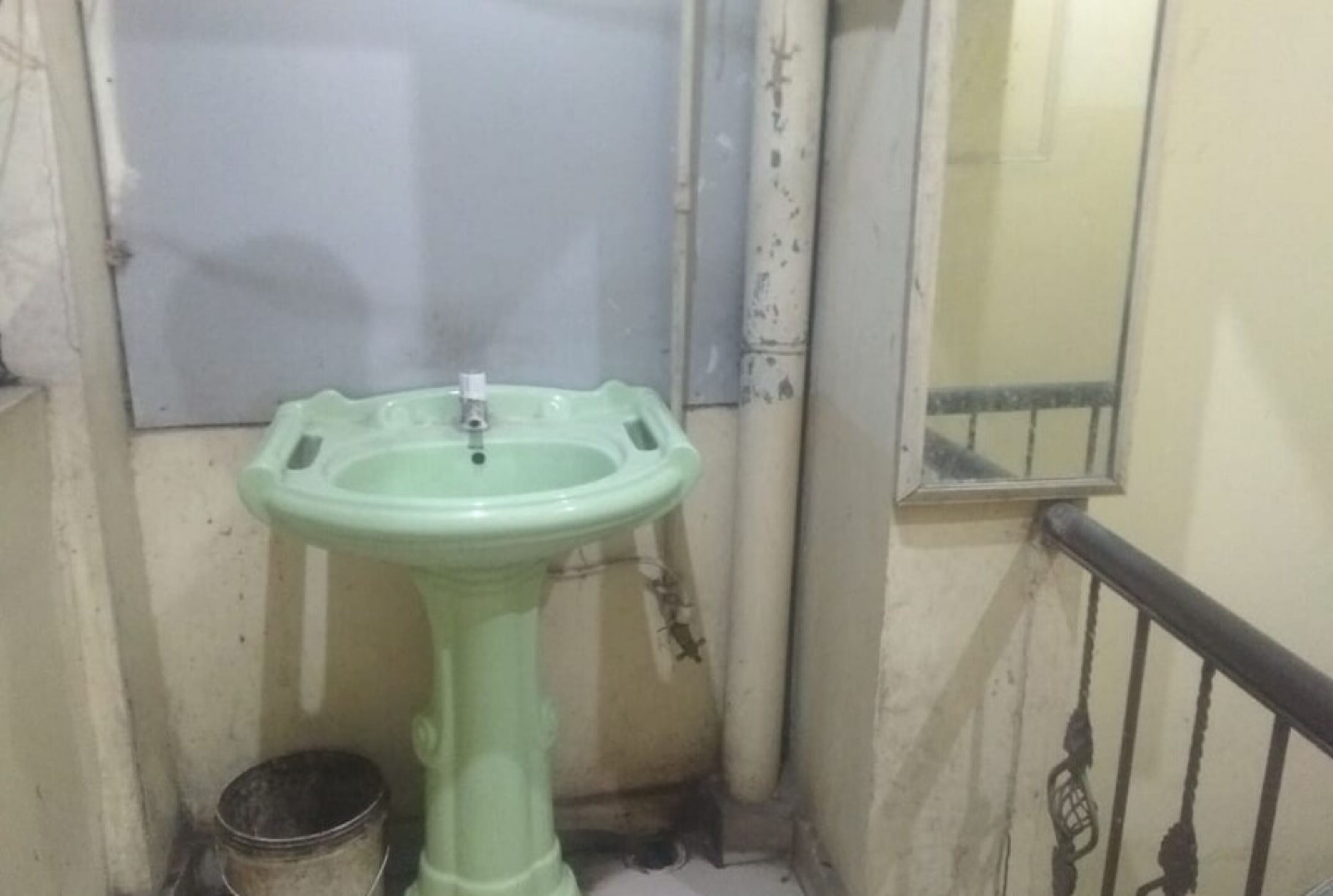 Goroomgo Roxy DX Gaya