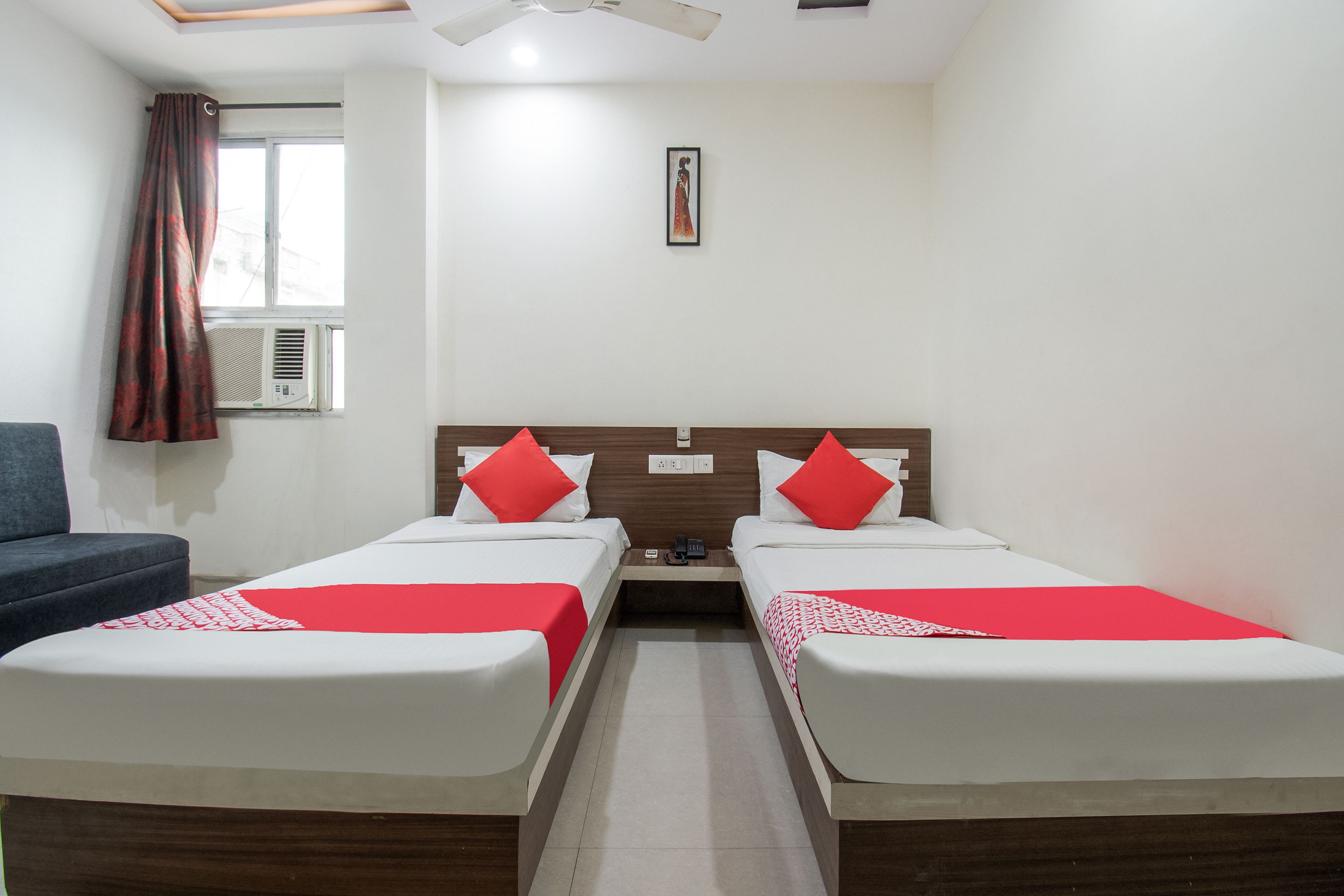 Hotel Aarav Plaza by OYO Rooms