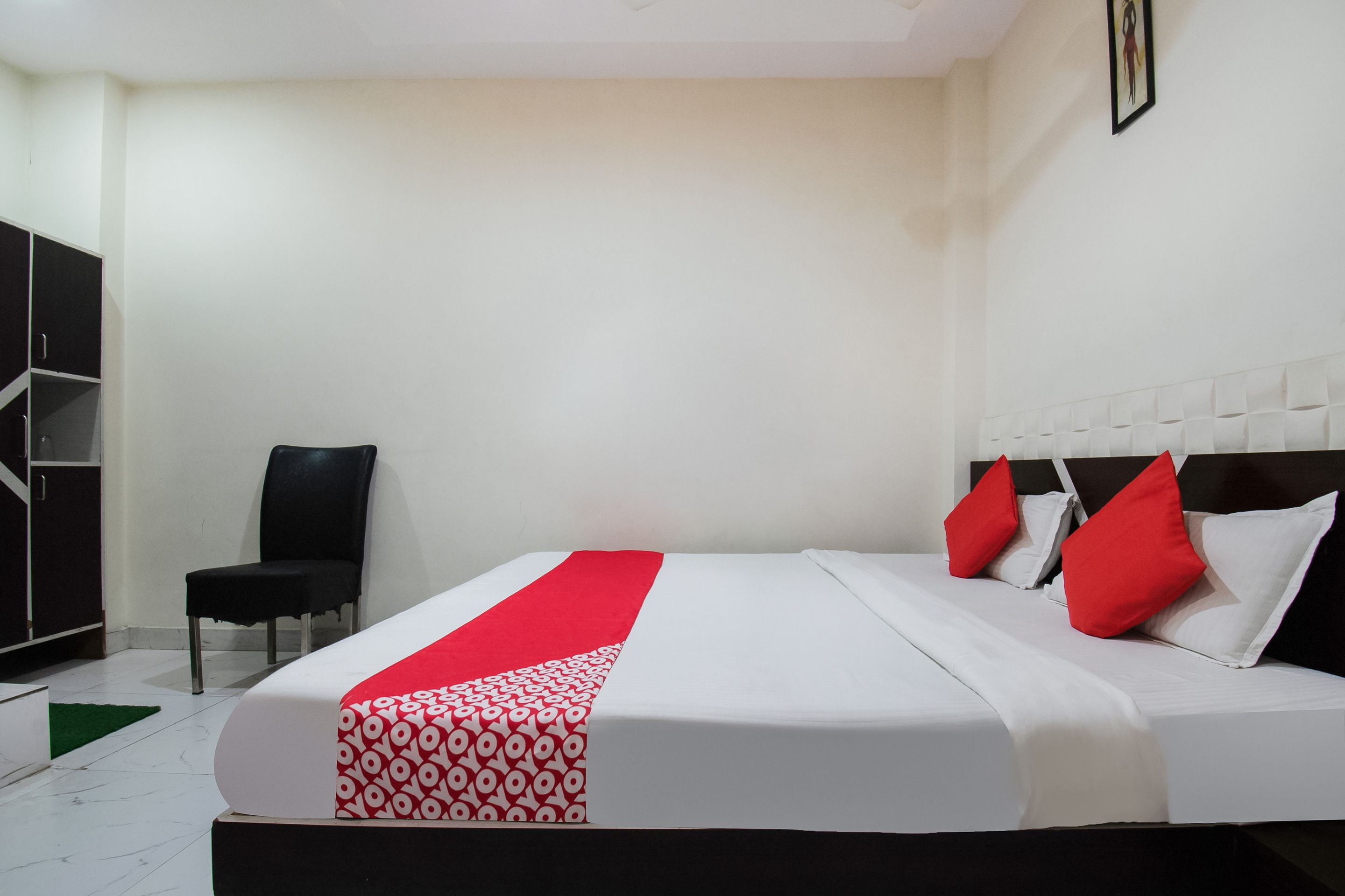 Hotel Aarav Plaza by OYO Rooms