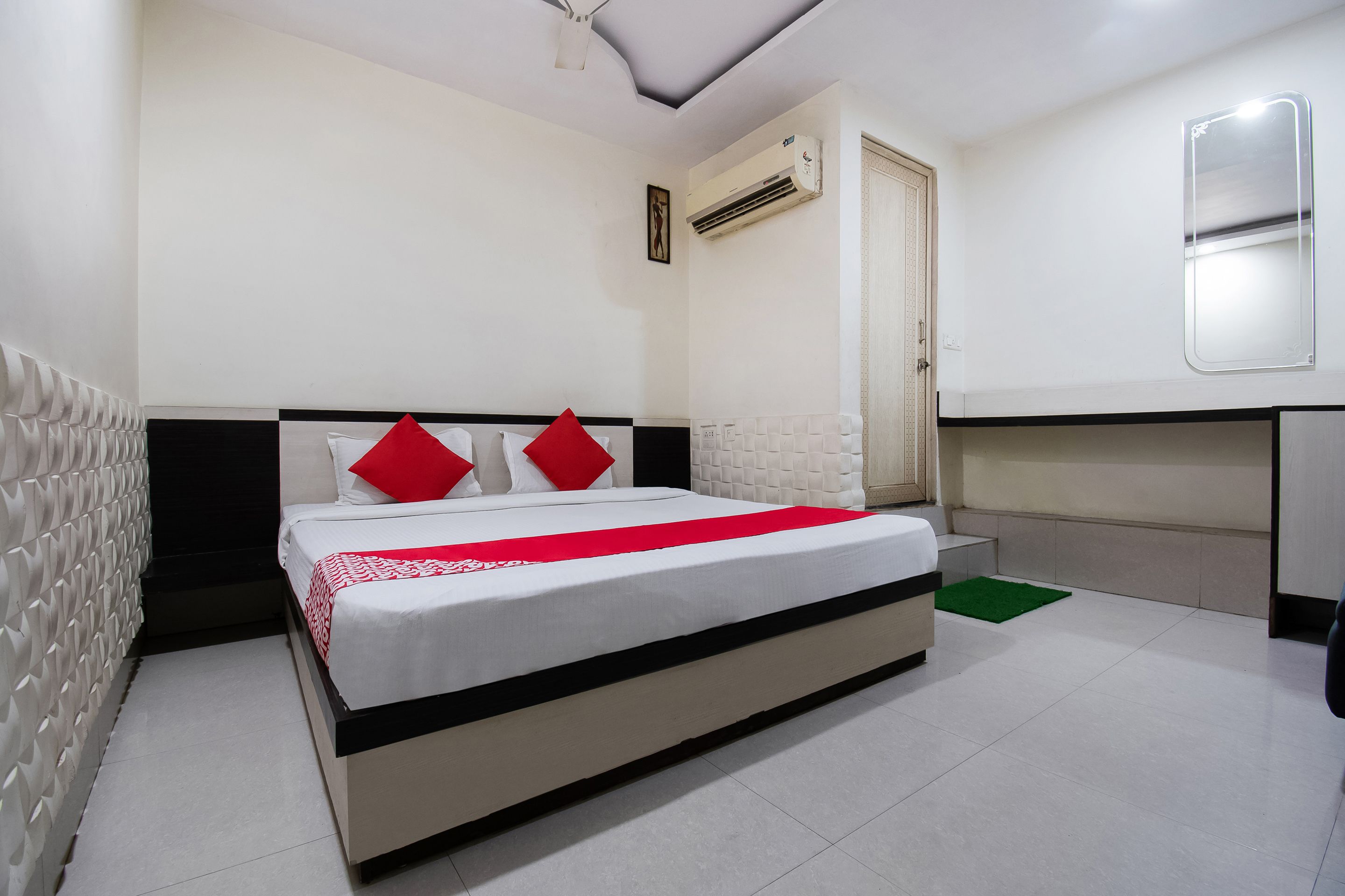 Hotel Aarav Plaza by OYO Rooms