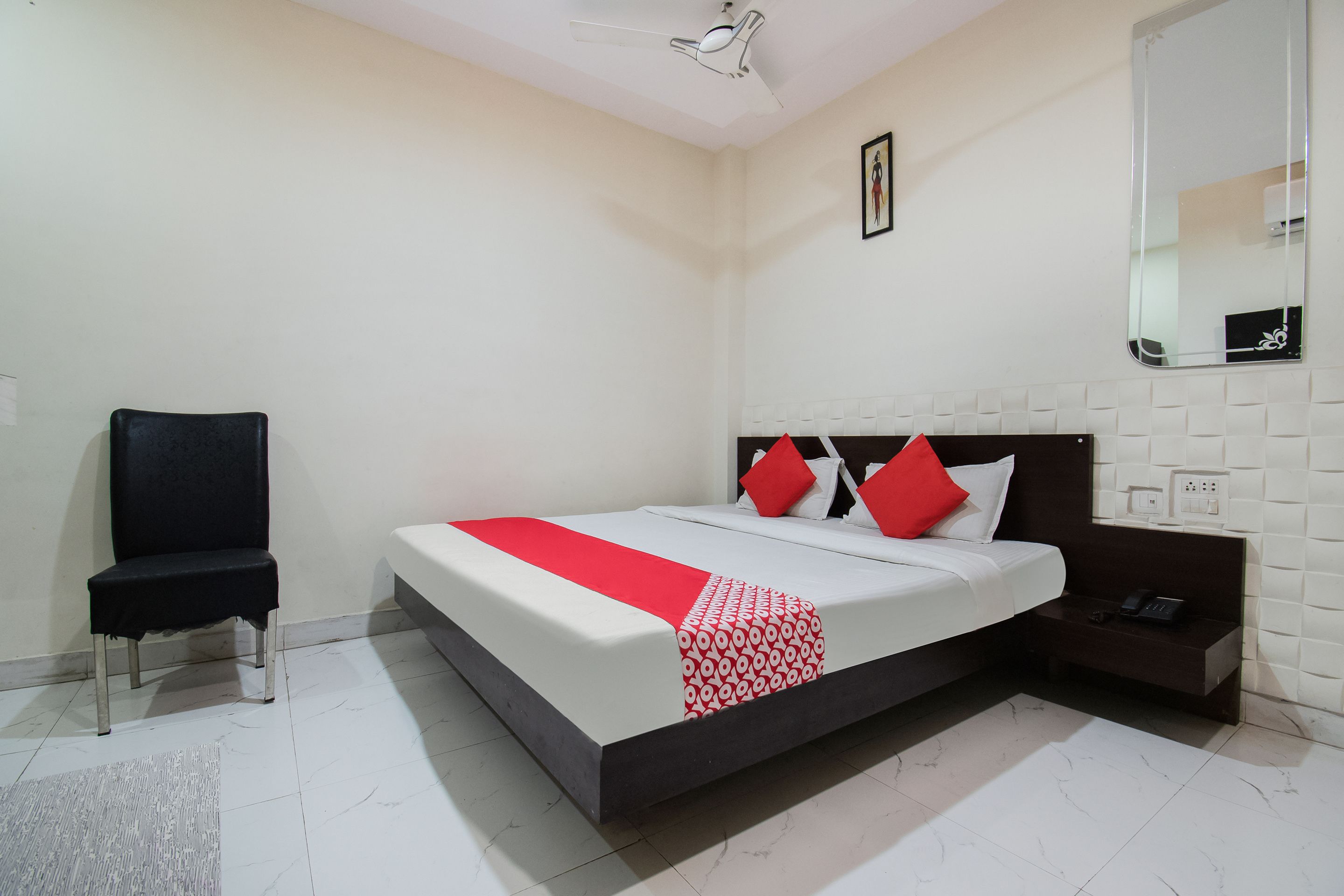 Hotel Aarav Plaza by OYO Rooms