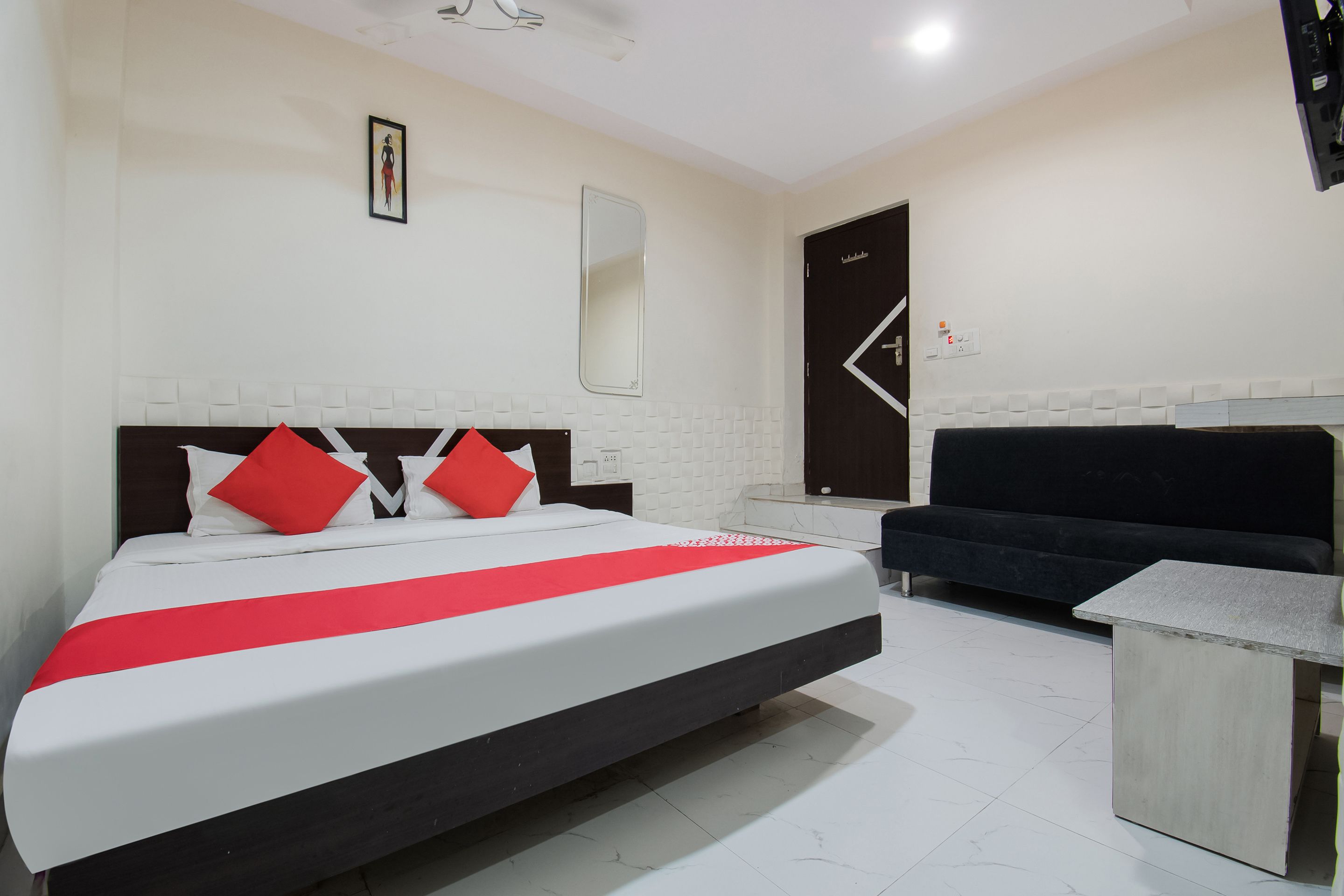 Hotel Aarav Plaza by OYO Rooms