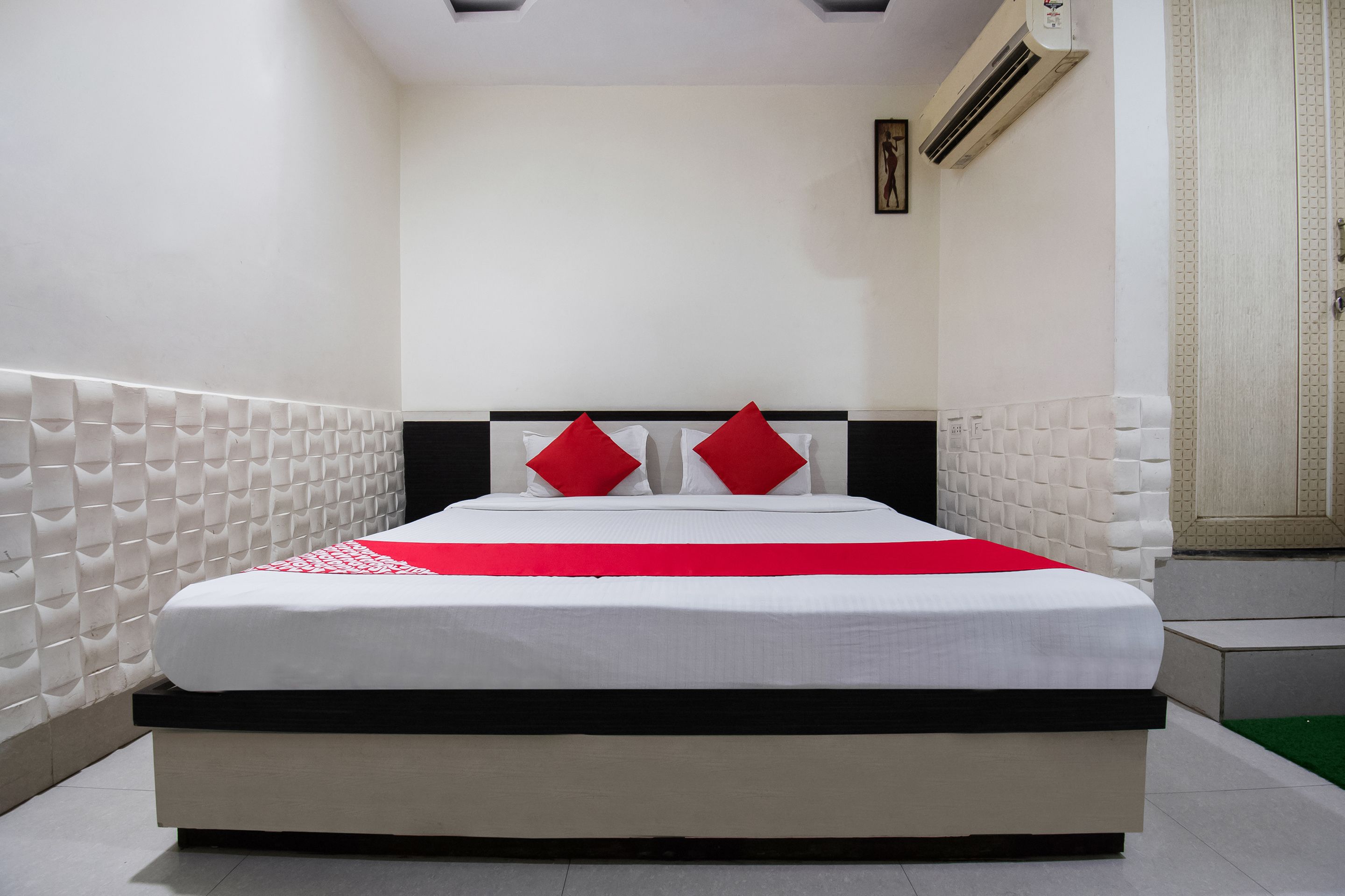 Hotel Aarav Plaza by OYO Rooms