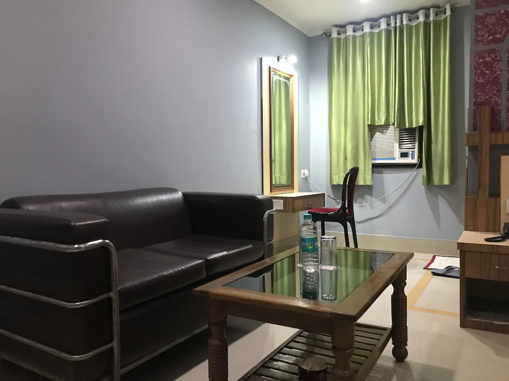 Hotel Minakshi International