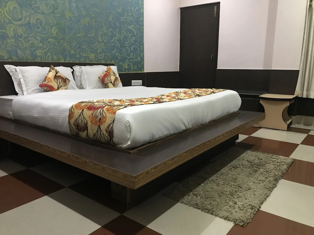 Hotel Minakshi International