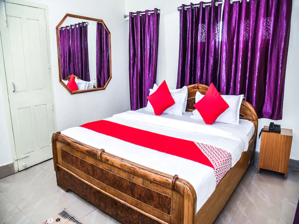 Holiday Inn By OYO Rooms