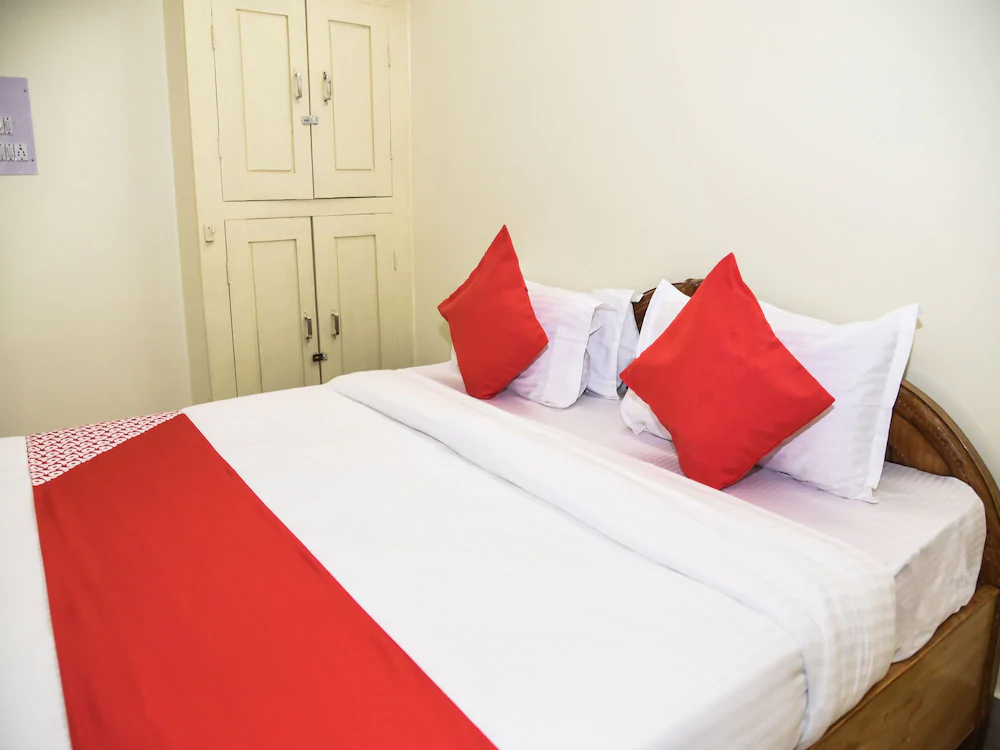 Holiday Inn By OYO Rooms