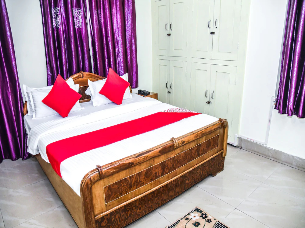 Holiday Inn By OYO Rooms