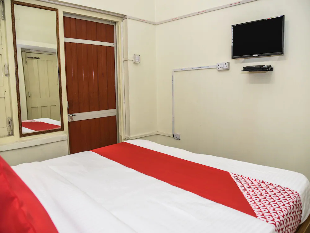 Holiday Inn By OYO Rooms