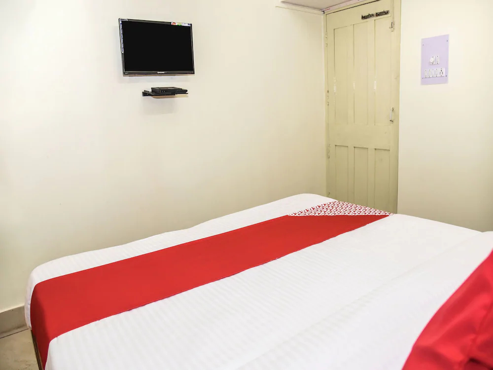 Holiday Inn By OYO Rooms