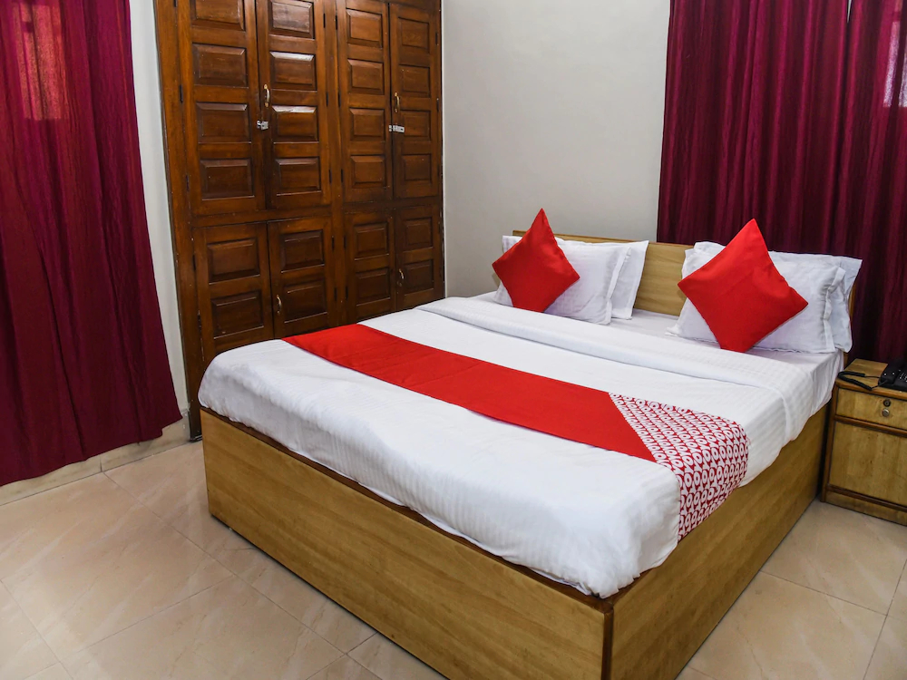 Holiday Inn By OYO Rooms