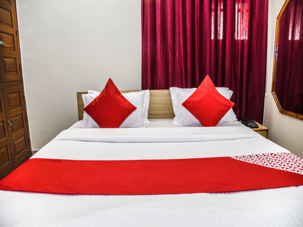 Holiday Inn By OYO Rooms
