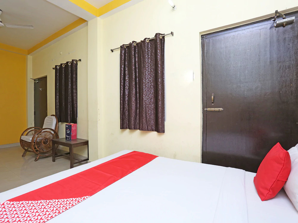 Hotel Deshbandhu By OYO Rooms