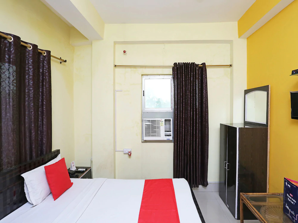 Hotel Deshbandhu By OYO Rooms