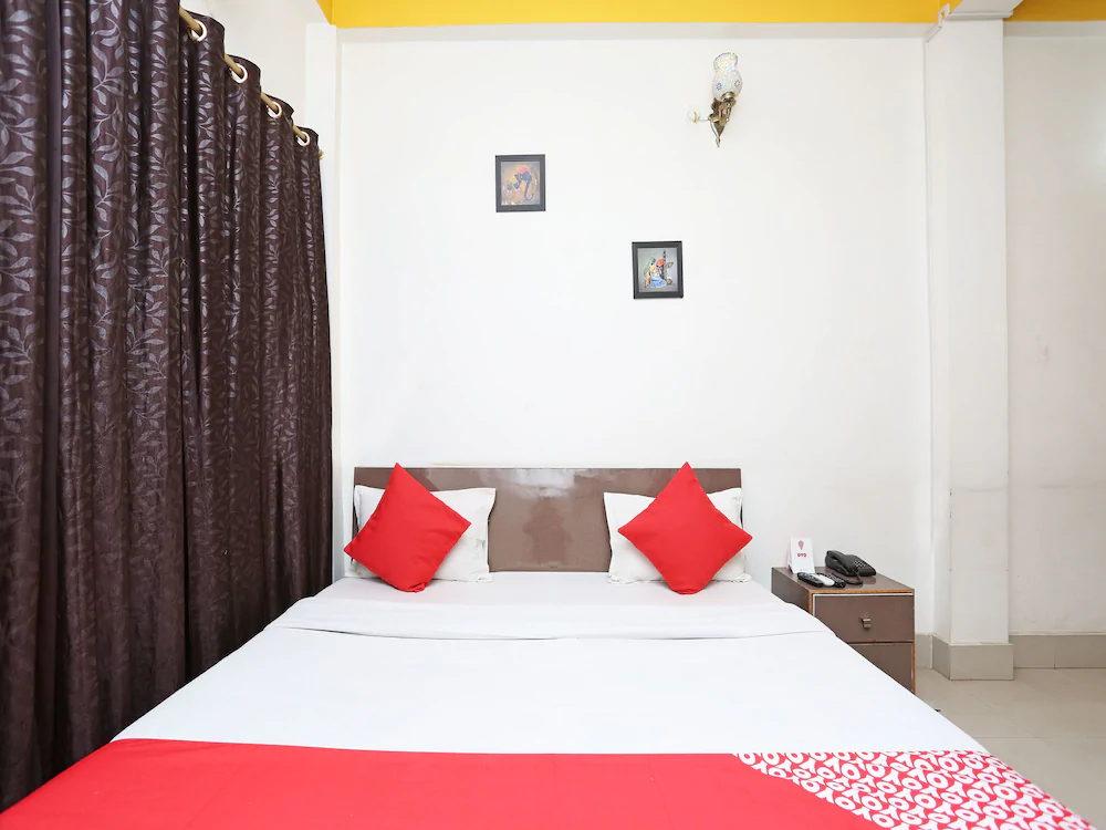 Hotel Deshbandhu By OYO Rooms