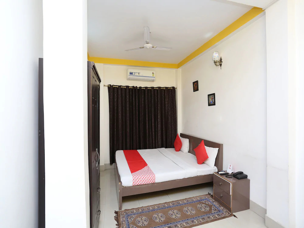 Hotel Deshbandhu By OYO Rooms