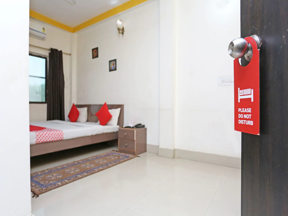 Hotel Deshbandhu By OYO Rooms
