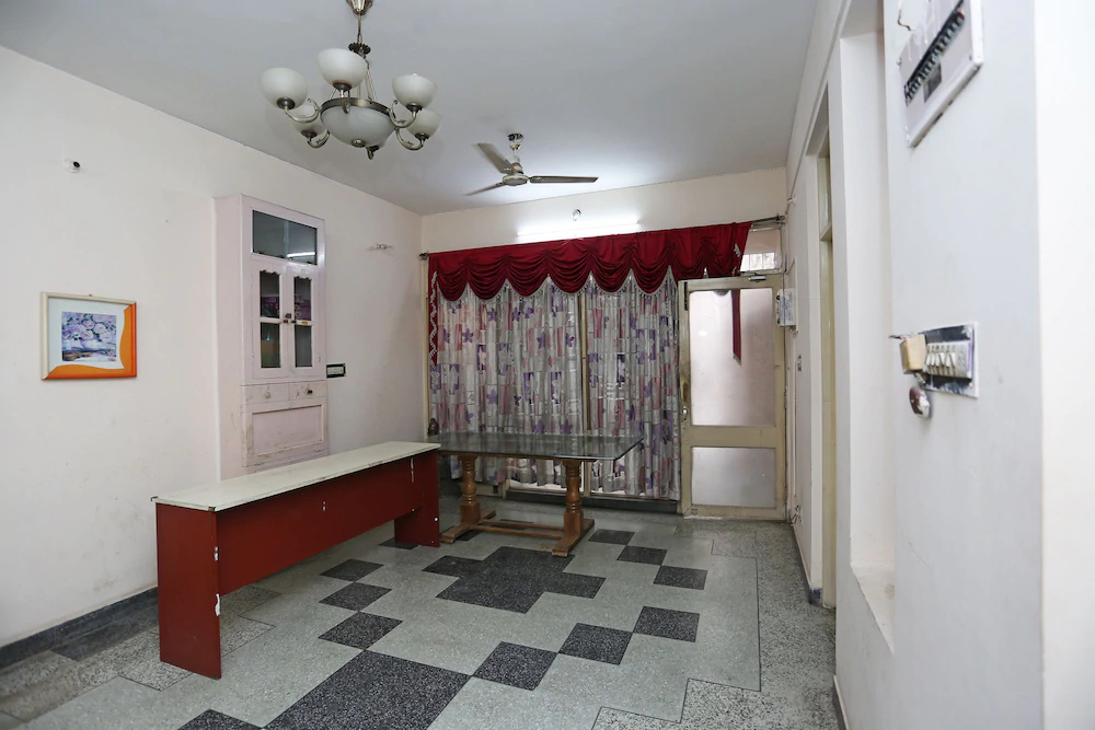 Hotel Royal Inn By OYO Rooms