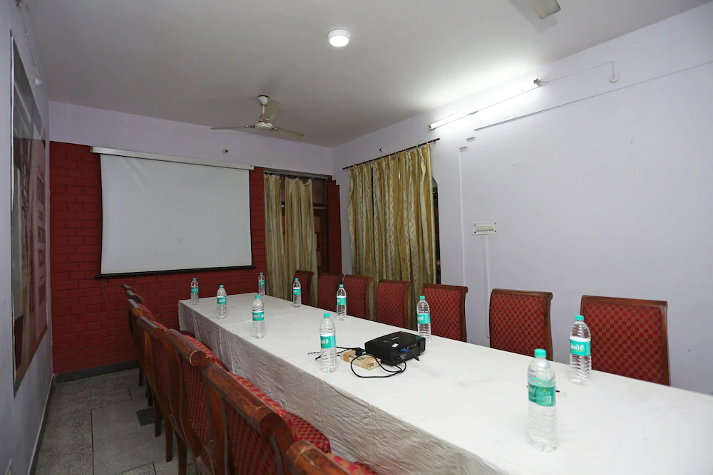 Hotel Royal Inn By OYO Rooms