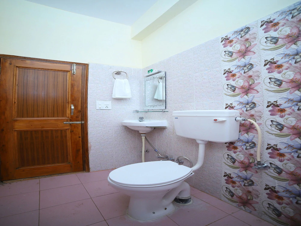 Hotel Shine By OYO Rooms