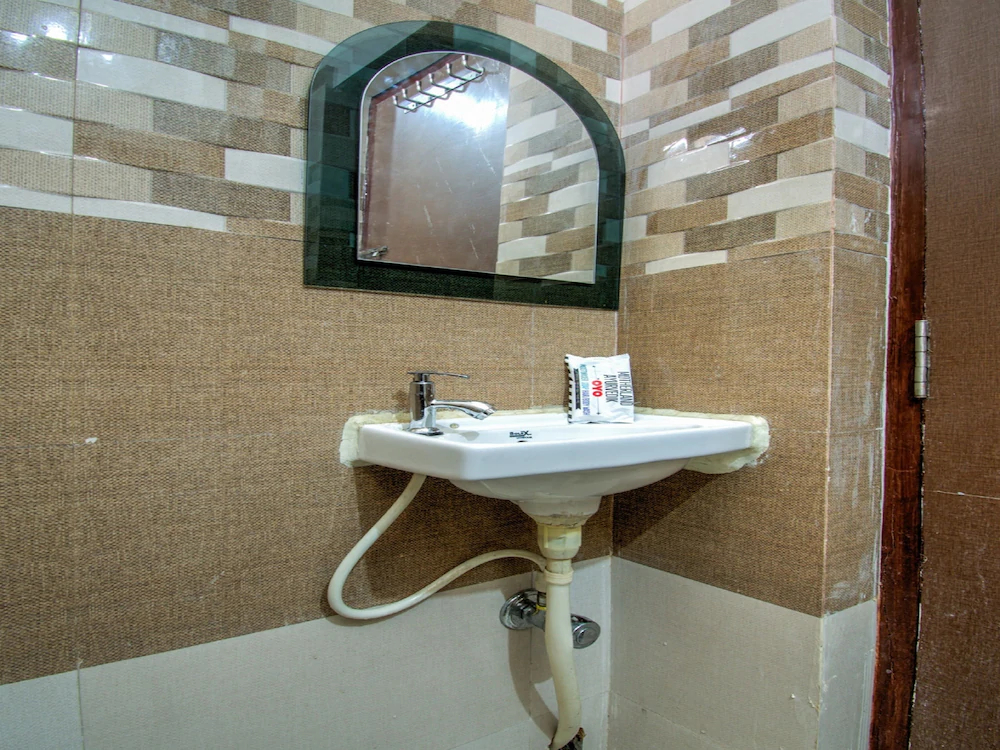 Madhuram Vihar By OYO Rooms