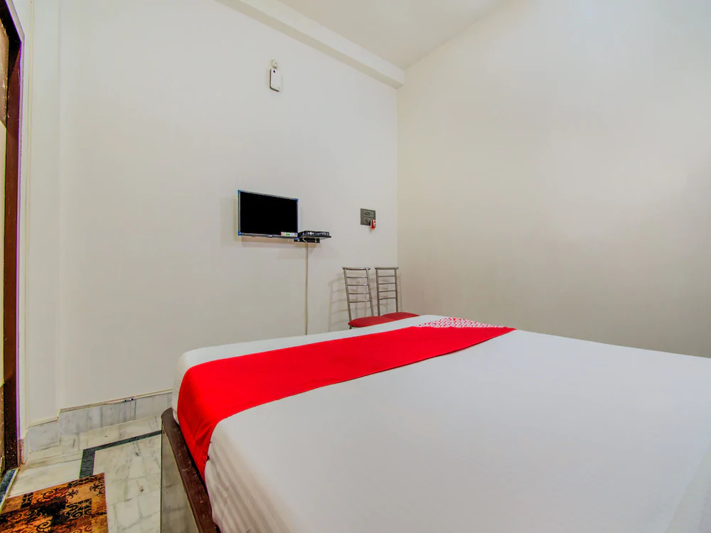 Madhuram Vihar By OYO Rooms