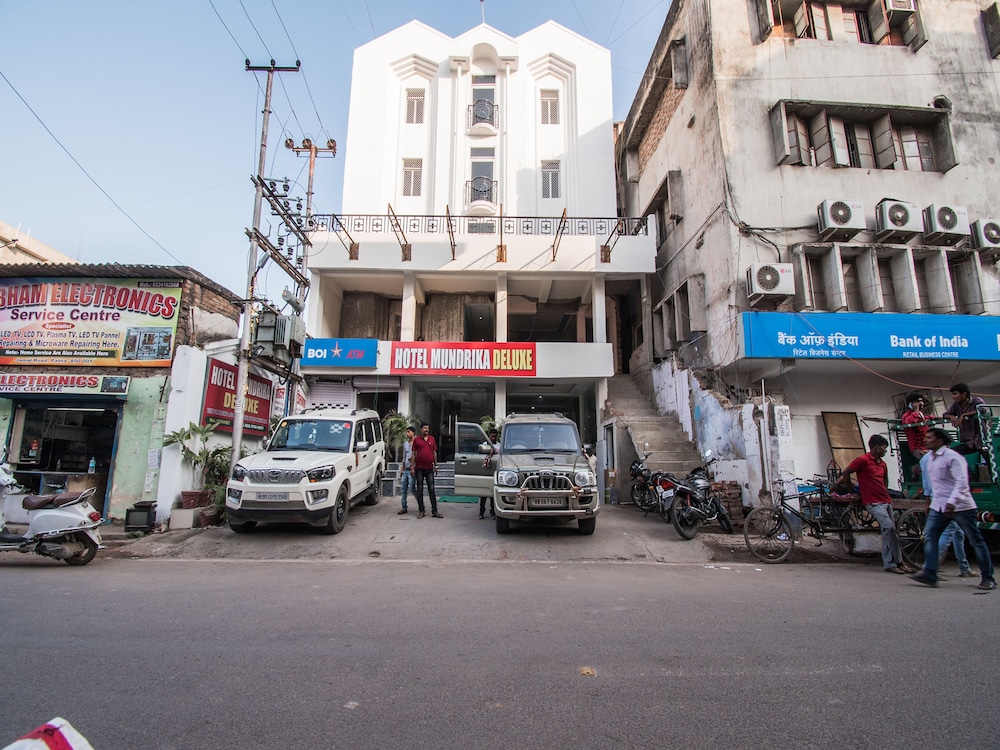 Mundrika Delux by OYO Rooms