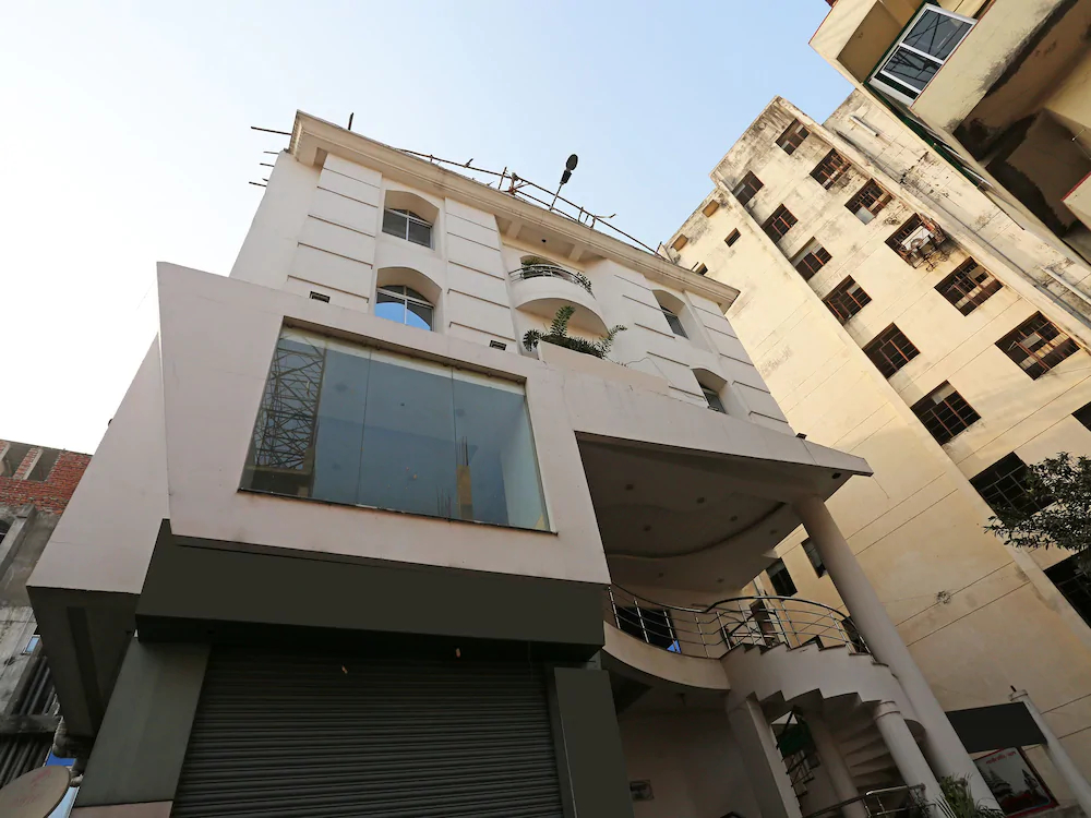 OYO Flagship 26480 Hotel Nisa