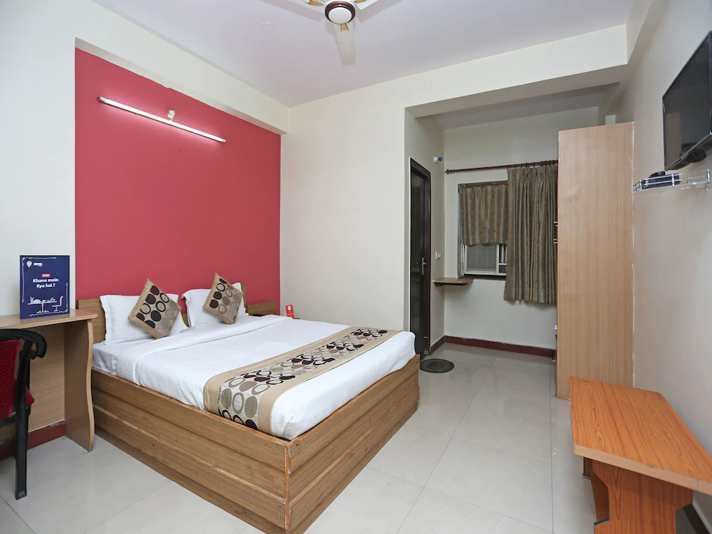 OYO Flagship 26480 Hotel Nisa