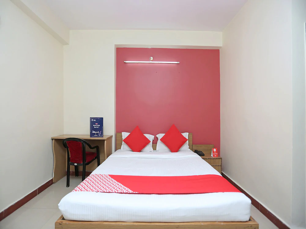 OYO Flagship 26480 Hotel Nisa