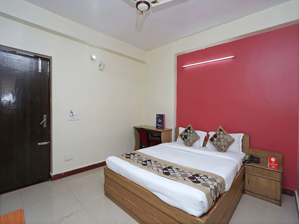 OYO Flagship 26480 Hotel Nisa