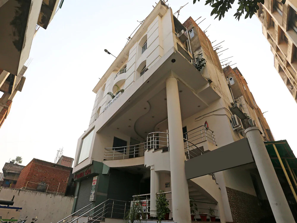 OYO Flagship 26480 Hotel Nisa