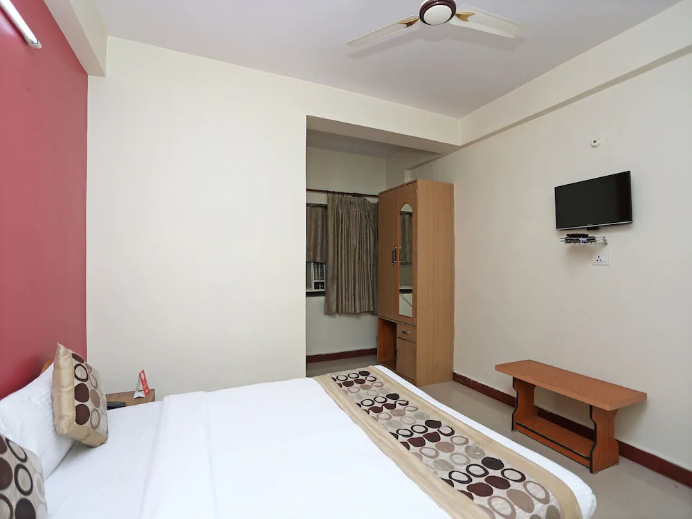 OYO Flagship 26480 Hotel Nisa