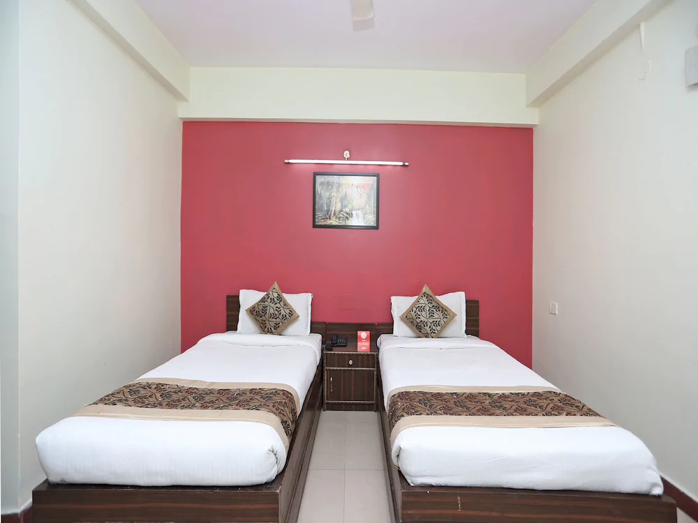 OYO Flagship 26480 Hotel Nisa