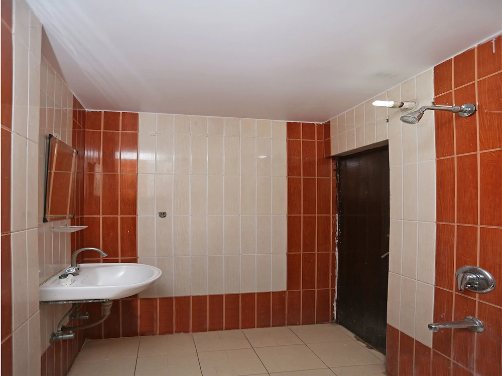 OYO Flagship 26480 Hotel Nisa