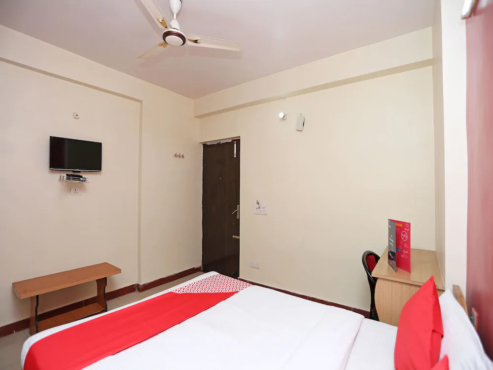 OYO Flagship 26480 Hotel Nisa