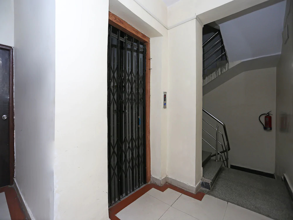 OYO Flagship 26480 Hotel Nisa