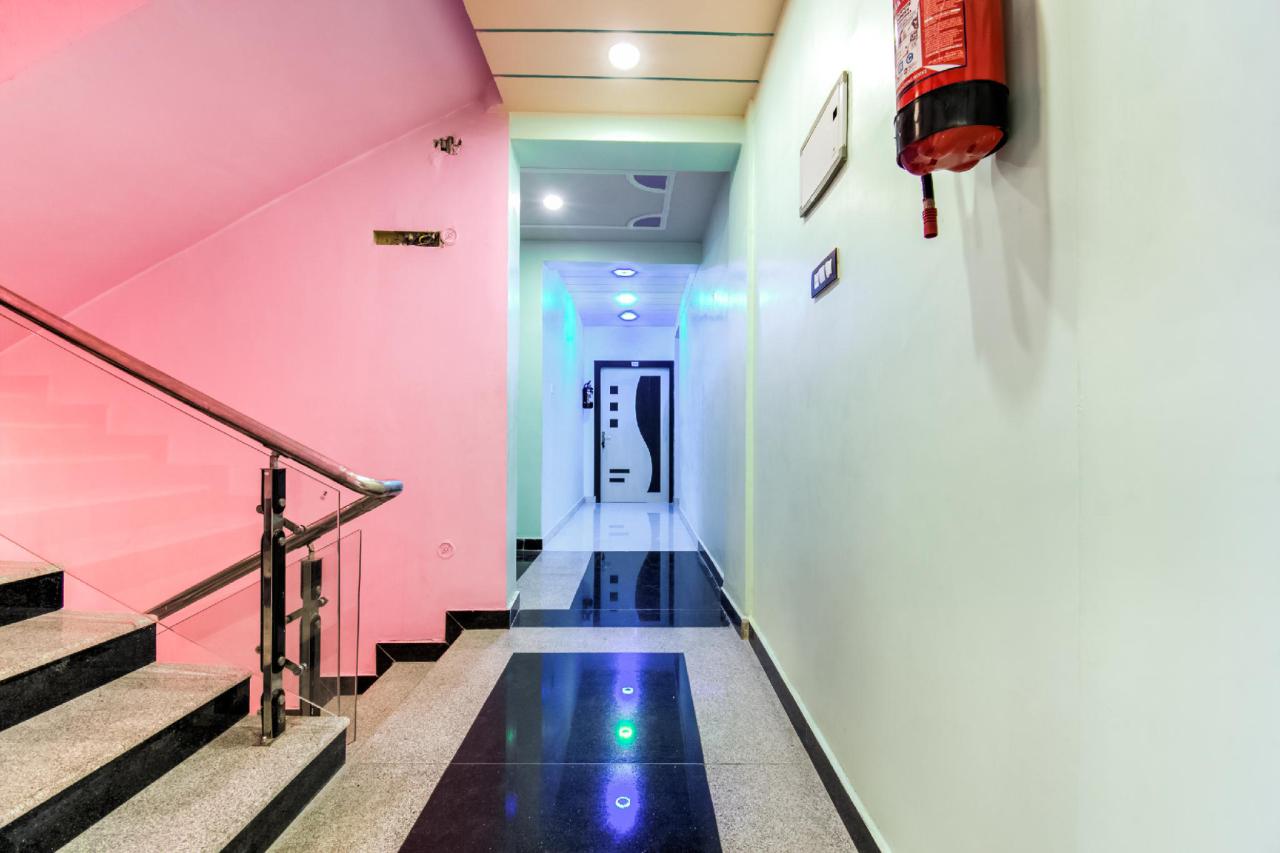 Sheesh Mahal by OYO Rooms