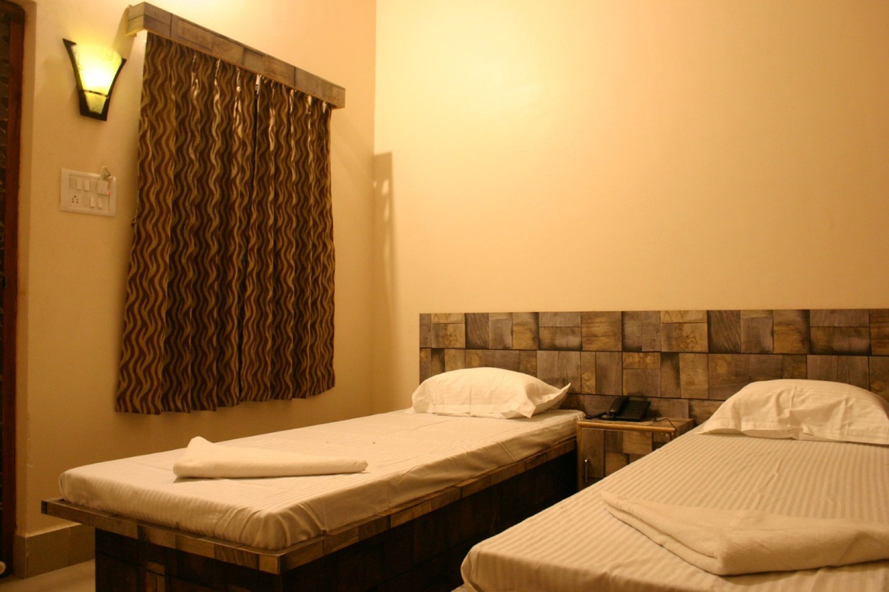 Utsav Grand by Shrigo Hotels