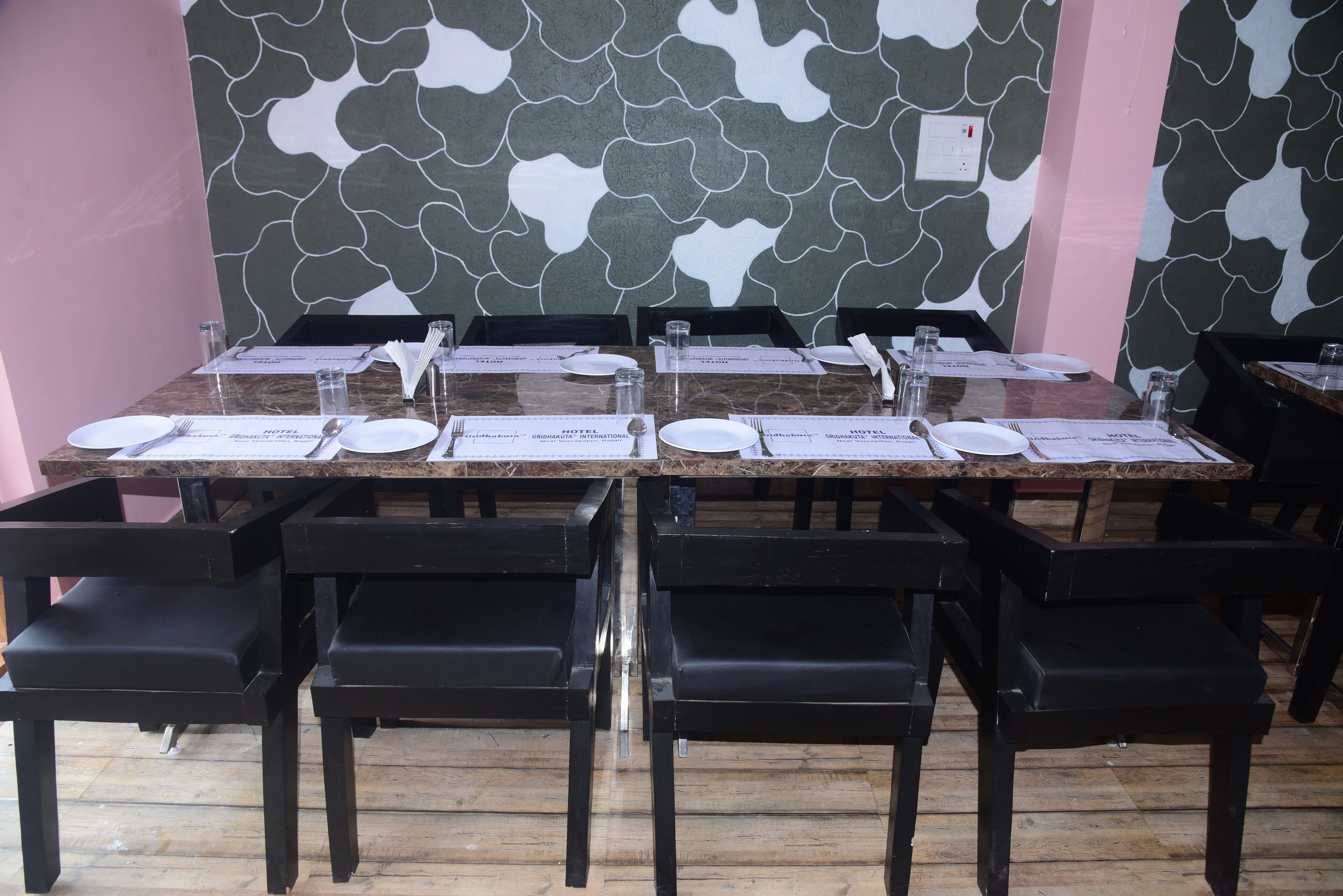 Hotel Gridhakuta International