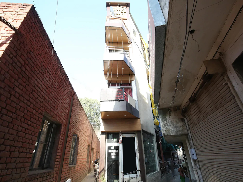 OYO 8664 Hotel 1st Choice