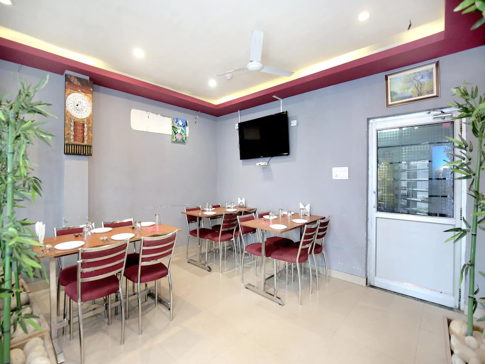 OYO 8664 Hotel 1st Choice