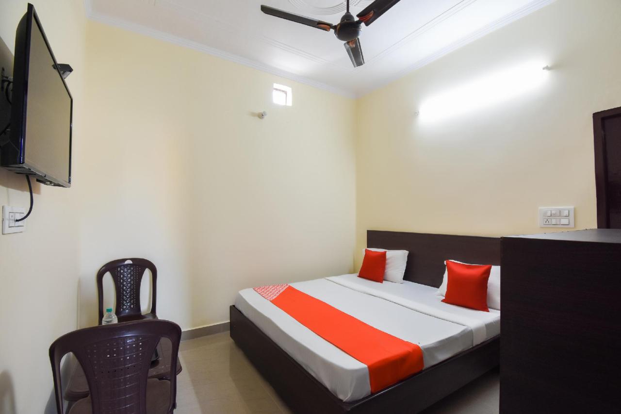 Hotel Crown Plaza by OYO Rooms