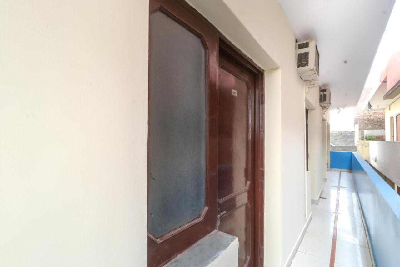 Hotel Crown Plaza by OYO Rooms