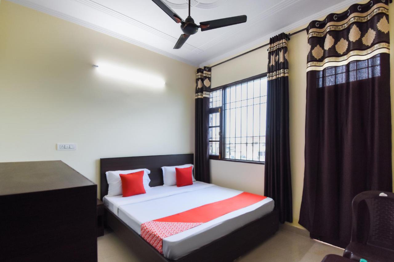 Hotel Crown Plaza by OYO Rooms