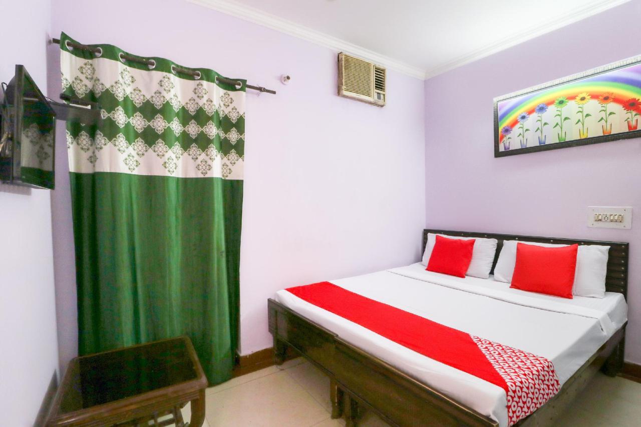 Hotel Crown Plaza by OYO Rooms
