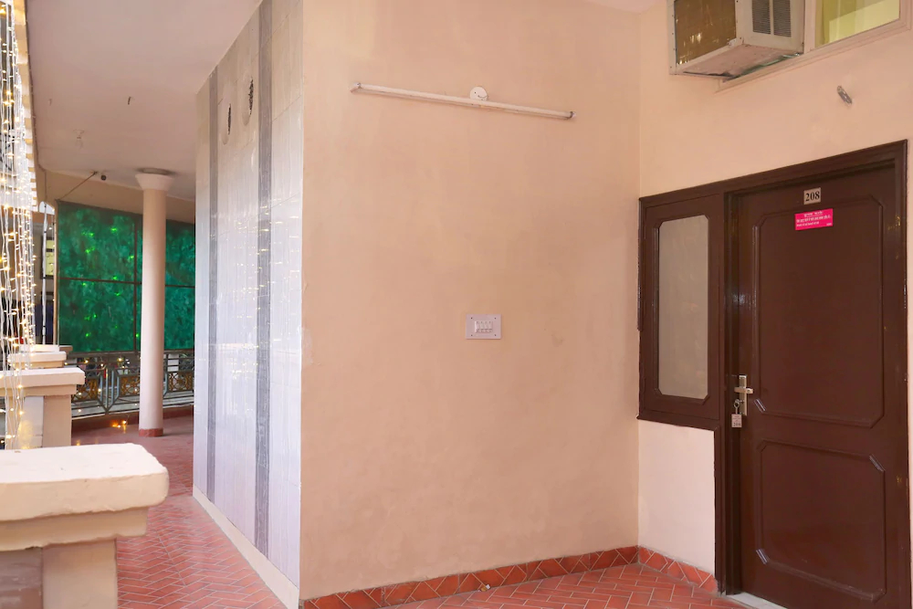 Hotel Dream Palace 45 by OYO Rooms