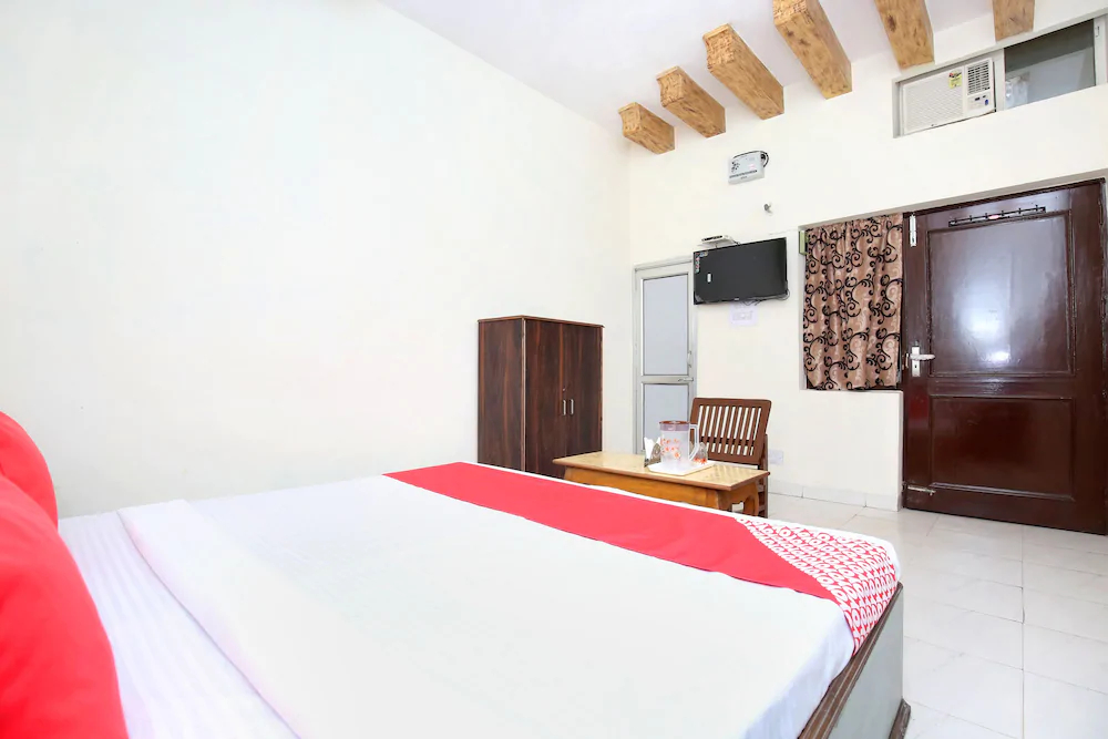 Hotel Dream Palace 45 by OYO Rooms