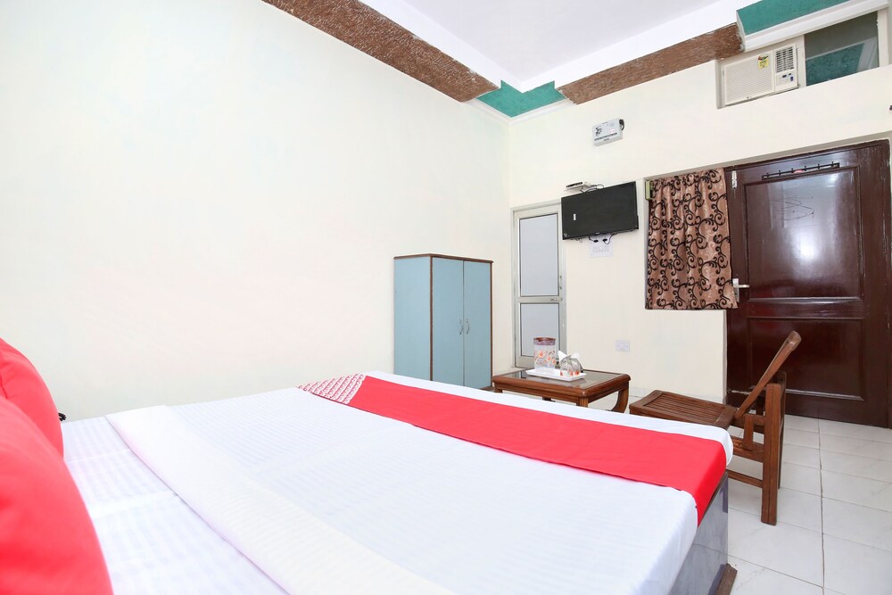 Hotel Dream Palace 45 by OYO Rooms