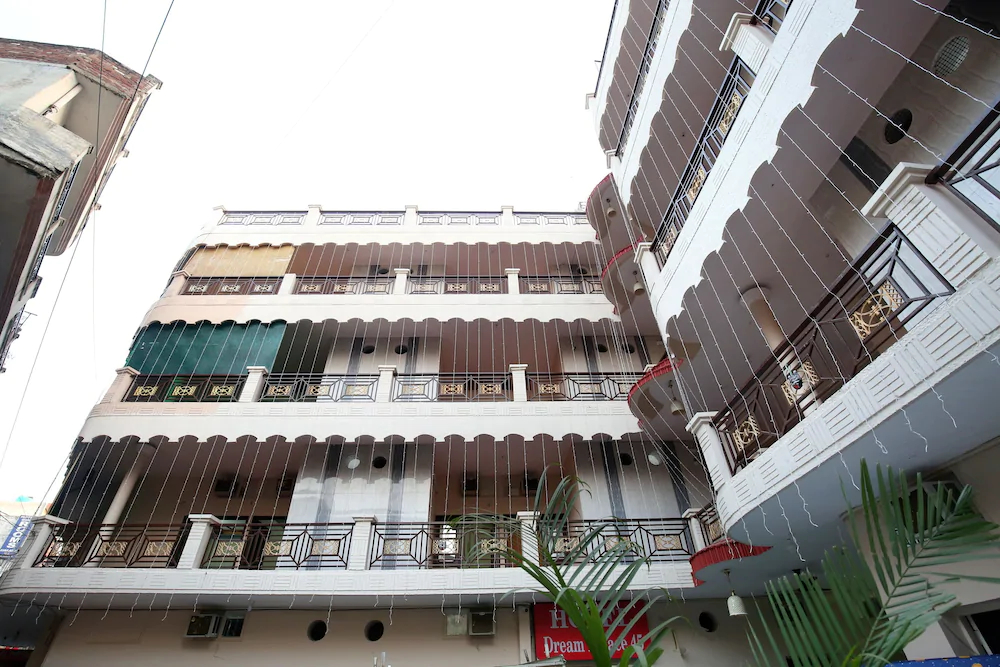 Hotel Dream Palace 45 by OYO Rooms